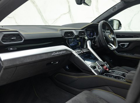 Lamborghini Urus S 19
