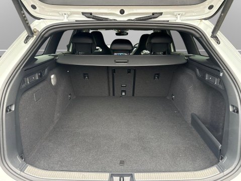 Volkswagen Passat 1.5 TSI eHybrid 19.7kWh R-Line Estate 5dr Petrol Plug-in Hybrid DSG Euro 6 21