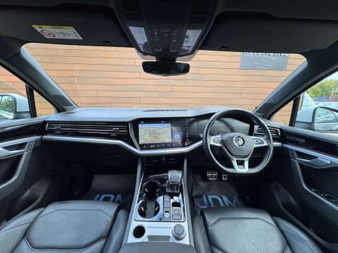 Volkswagen Touareg 3.0 Touareg V6 R-Line Tech TDI Auto 4WD 5dr 24