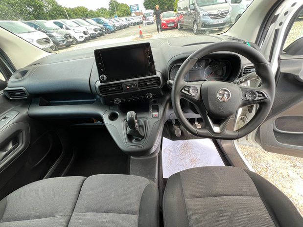 Vauxhall Combo LWB L2H1 (SOLD) Low Roof Sportive 2300 Air Con Sensors EURO 6 NO VAT 27