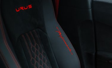 Lamborghini Urus PERFORMANTE 15
