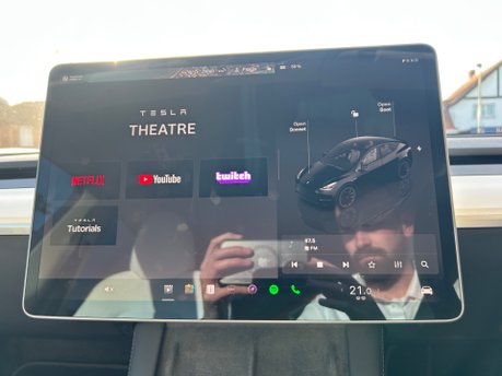 Tesla Model Y LONG RANGE AWD 23