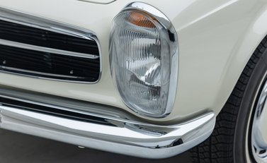 Mercedes-Benz 280 SL W113 Pagoda 50