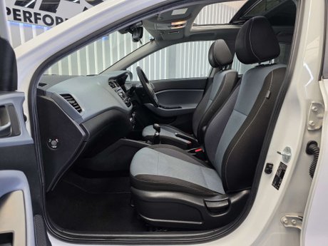 Hyundai i20 1.2 Premium SE Hatchback 5dr Petrol Manual Euro 6 (84 ps) 34