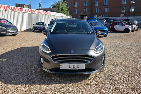 Ford Fiesta TITANIUM.. 1 PREVIOUS KEEPER.. 4 SERVICES.. STUNNING EXAMPLE 2