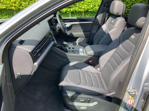 Volkswagen Touareg 3.0 TDI V6 Black Edition Tiptronic 4Motion Euro 6 (s/s) 5dr 17