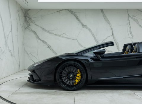 Lamborghini Aventador S LP 740-4 ROADSTER 35