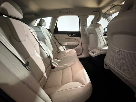 Volvo XC60 D4 MOMENTUM AWD 20