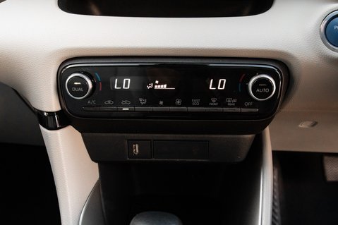 Toyota Yaris EXCEL FHEV 30