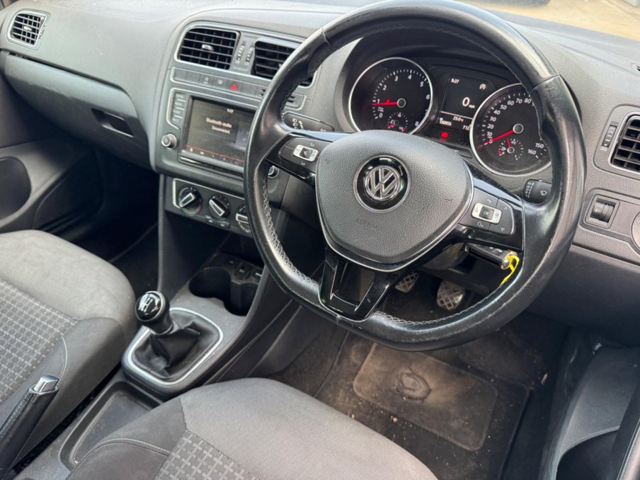 2015 Volkswagen Polo — image 2