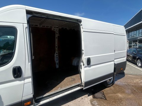 Peugeot Boxer 2.0 BlueHDi 435 L4 H2 Euro 6 5dr 4