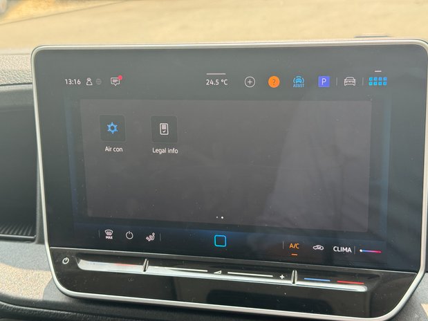 Volkswagen Crafter MWB L2H2 Low Roof Commerce Plus Air Con Sensors EURO 6 25
