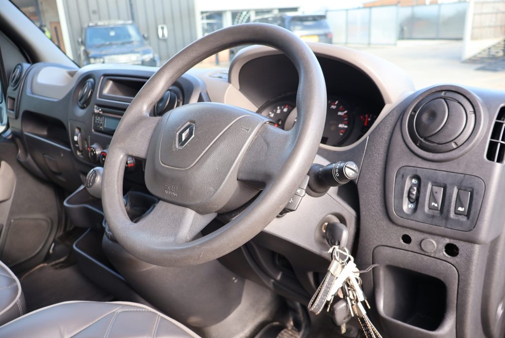 Renault Master 3.5 ton Coach Built Freddie Gover Horsebox with uprated suspension alloys  33