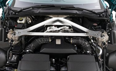 Aston Martin V8 Vantage Roadster F1 Edition 33