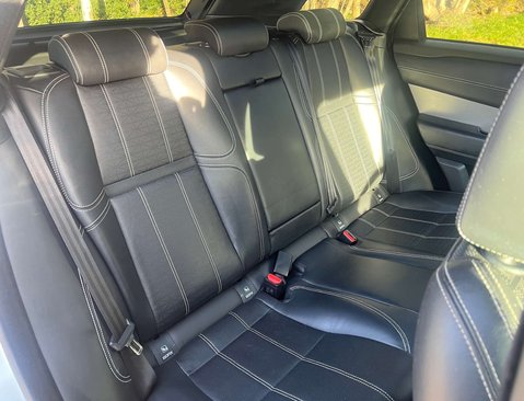 Land Rover Range Rover Velar 3.0 Range Rover Velar R-Dynamic HSE D300 Auto 4WD 5dr 36