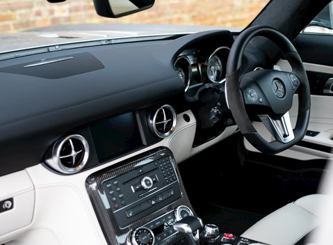 Mercedes-Benz SLS AMG 16