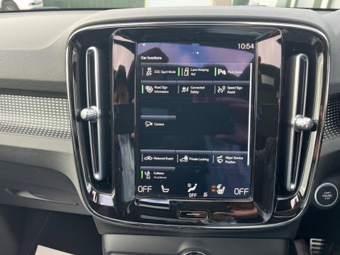 Volvo XC40 2.0 B4 MHEV R-Design Auto AWD Euro 6 (s/s) 5dr 15