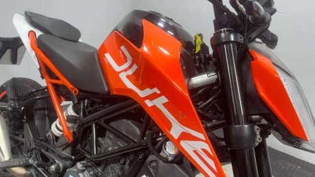 KTM Duke 2020 ONLY 10K RUNNING PROJECT BIKE SPARES OR REPAIR 125CC 9