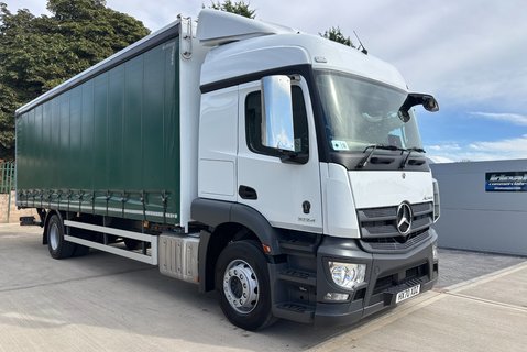 Mercedes-Benz Actros 1824L Streamspace with 8.6m Body & Tail Lift 1