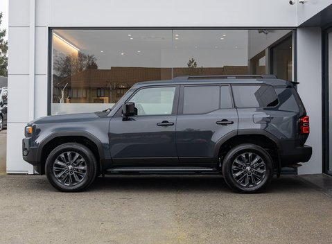 Toyota Land Cruiser Invincible 3