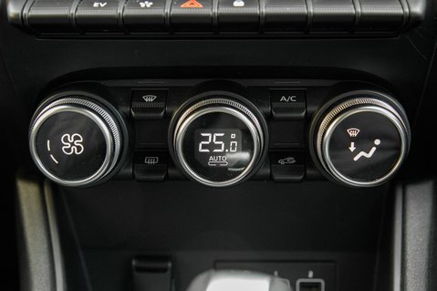 Renault Captur TECHNO E-TECH 37