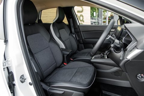 Renault Captur TECHNO E-TECH 36