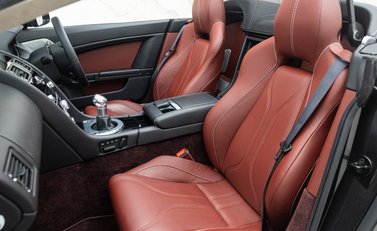 Aston Martin V12 Vantage ROADSTER 22