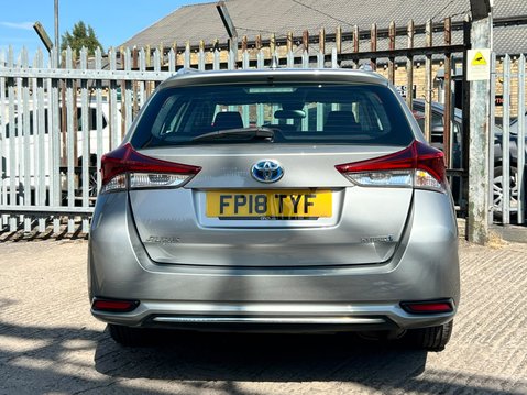 Toyota Auris VVT-I ICON TECH TOURING SPORTS 21