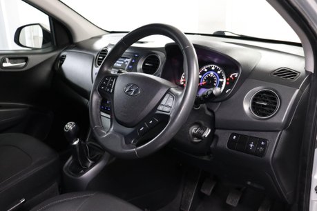 Hyundai i10 PREMIUM 5