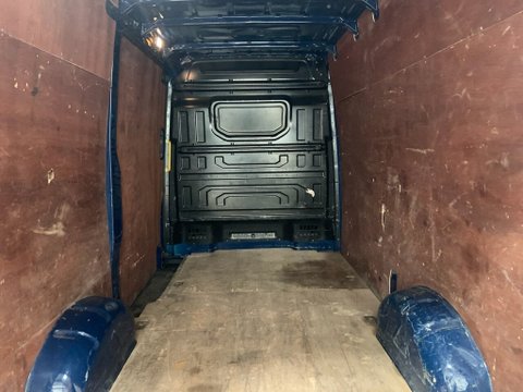 Volkswagen Crafter CR35 TDI M H/R P/V STARTLINE 12