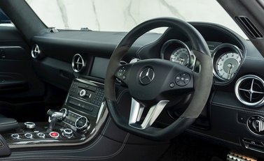 Mercedes-Benz SLS AMG 12