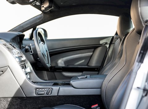 Aston Martin V12 Vantage S 13