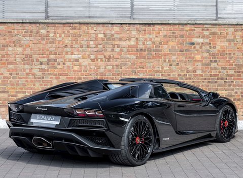 Lamborghini Aventador S LP740-4 Roadster 9