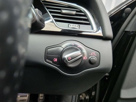 Audi RS4 4.2 FSI V8 Estate 5dr Petrol S Tronic quattro Euro 5 (450 ps) 15