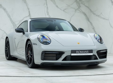 Porsche 911 Carrera GTS (992) 6