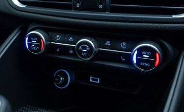 Alfa Romeo Giulia QUADRIFOGLIO 25