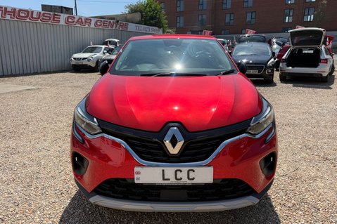 Renault Captur ICONIC TCE.. 3 MAIN DEALER SERVICES.. 1 PREVIOUS KEEPER.. STUNNING EXAMPLE 8