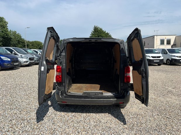 Vauxhall Vivaro SWB L1H1 Low Roof Sportive 2700 Air Con Sensors EURO 6 NO VAT 11
