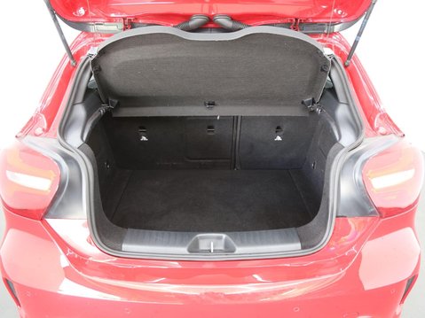 Mercedes-Benz A Class 1.5 A180d AMG Line (Premium Plus) Euro 6 (s/s) 5dr 28