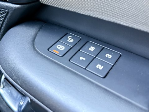 Land Rover Discovery SD6 HSE 54