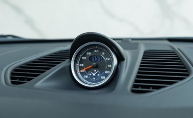 Porsche 911 Targa 4 GTS (991.2) 31