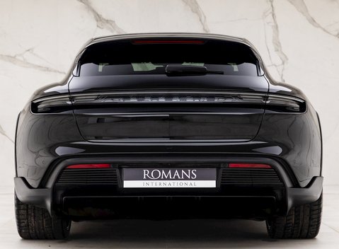 Porsche Taycan 4S Cross Turismo 5