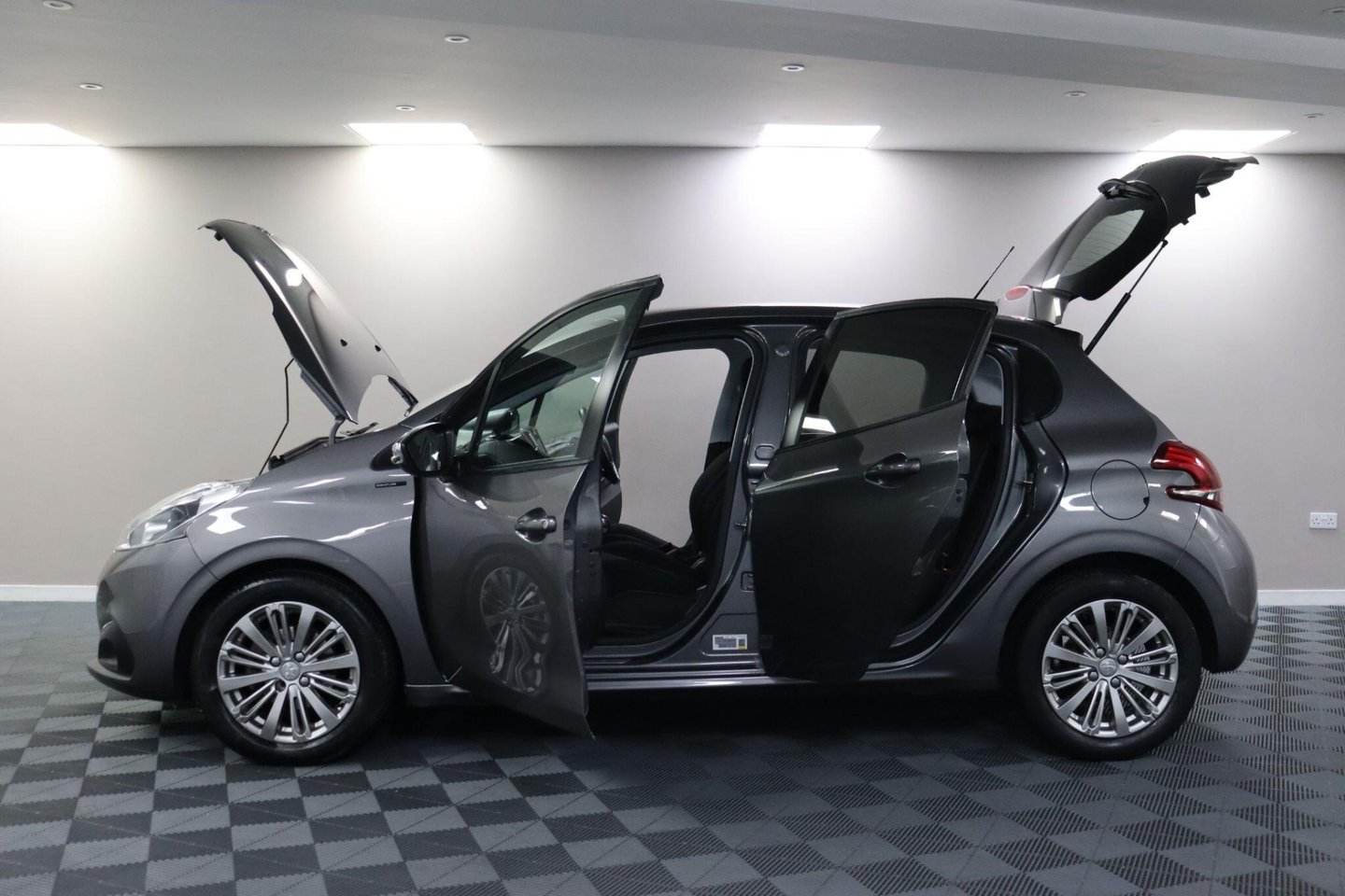 2019 Peugeot 208 — image 5