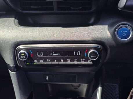 Toyota Yaris 1.5 VVT-h Dynamic Hatchback 5dr Petrol Hybrid E-CVT Euro 6 (s/s) (116 ps) 38