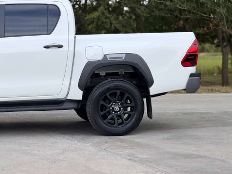 Toyota Hilux 2.8 Hilux Invincible X MHEV 4WD A 4WD 4dr 33