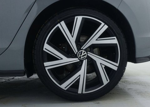 Volkswagen Golf 1.5 eTSI MHEV R-Line Hatchback 5dr Petrol Hybrid DSG Euro 6 (s/s) (150 ps) 17