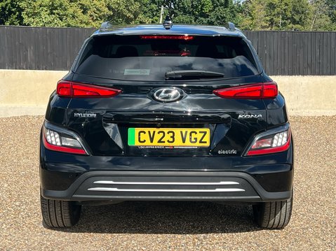 Hyundai KONA PREMIUM 8
