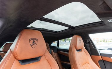 Lamborghini Urus 14
