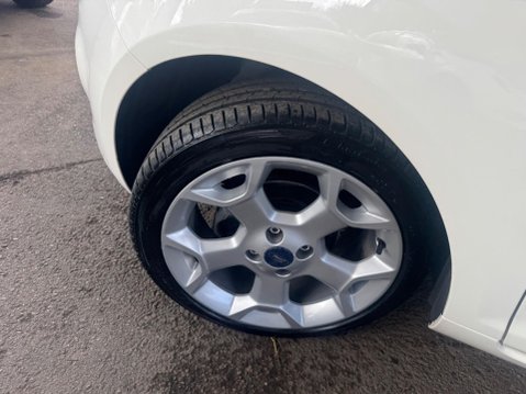 Ford Ka 1.2 Zetec Euro 5 (s/s) 3dr 17