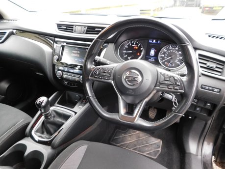 Nissan Qashqai 1.3 DIG-T ACENTA PREMIUM 5 Dr 10